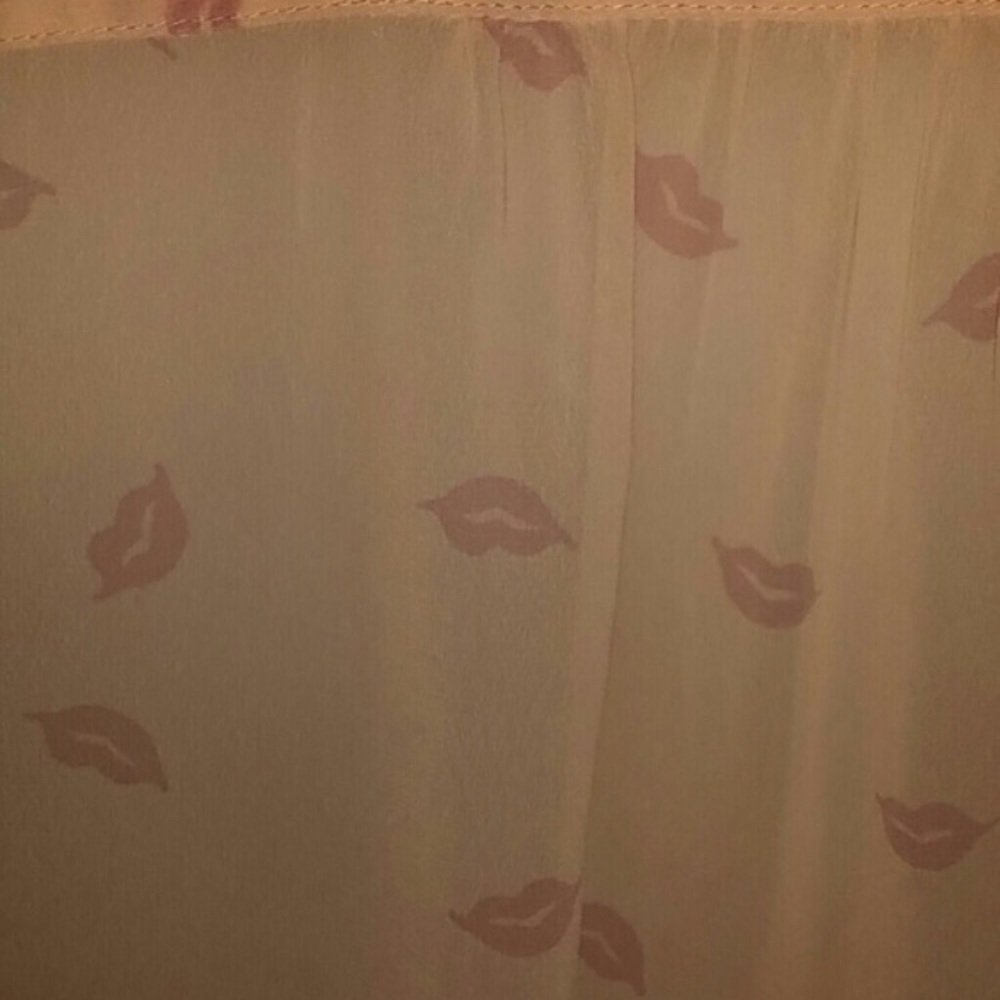 Lips Blouse - Picture 3 of 3